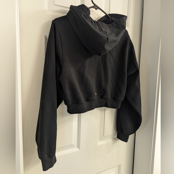 alo Yoga Cropped Headliner Shoulder Pad Hoodie - Picture 8 of 12